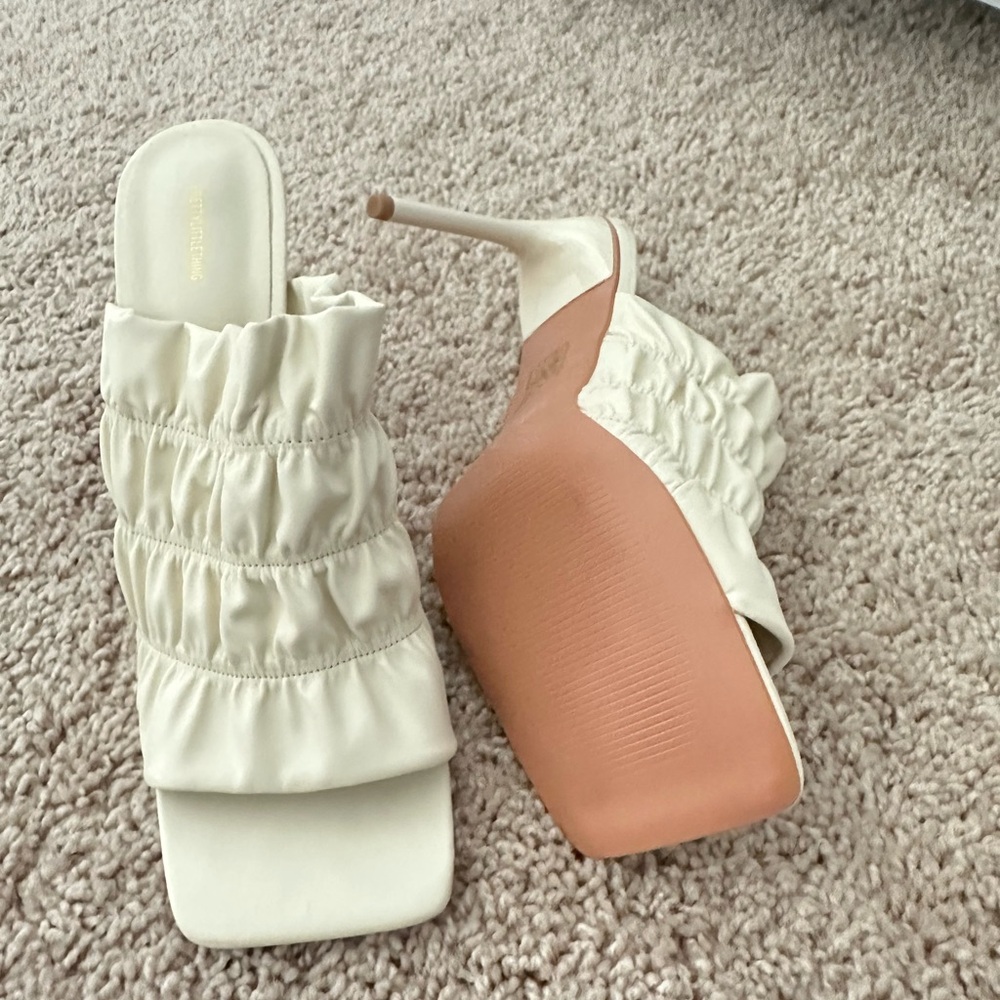 Pretty Little Thing Cream Heels fits like size 9